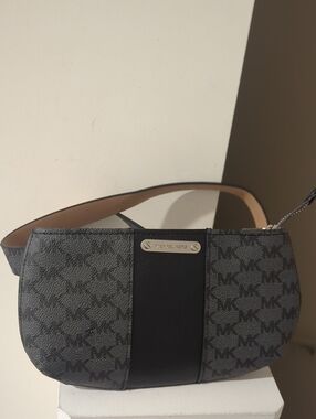 Michael Kors #556137 Gray and Black Silver Hardware Logo Belt Bag L-XL NWOT